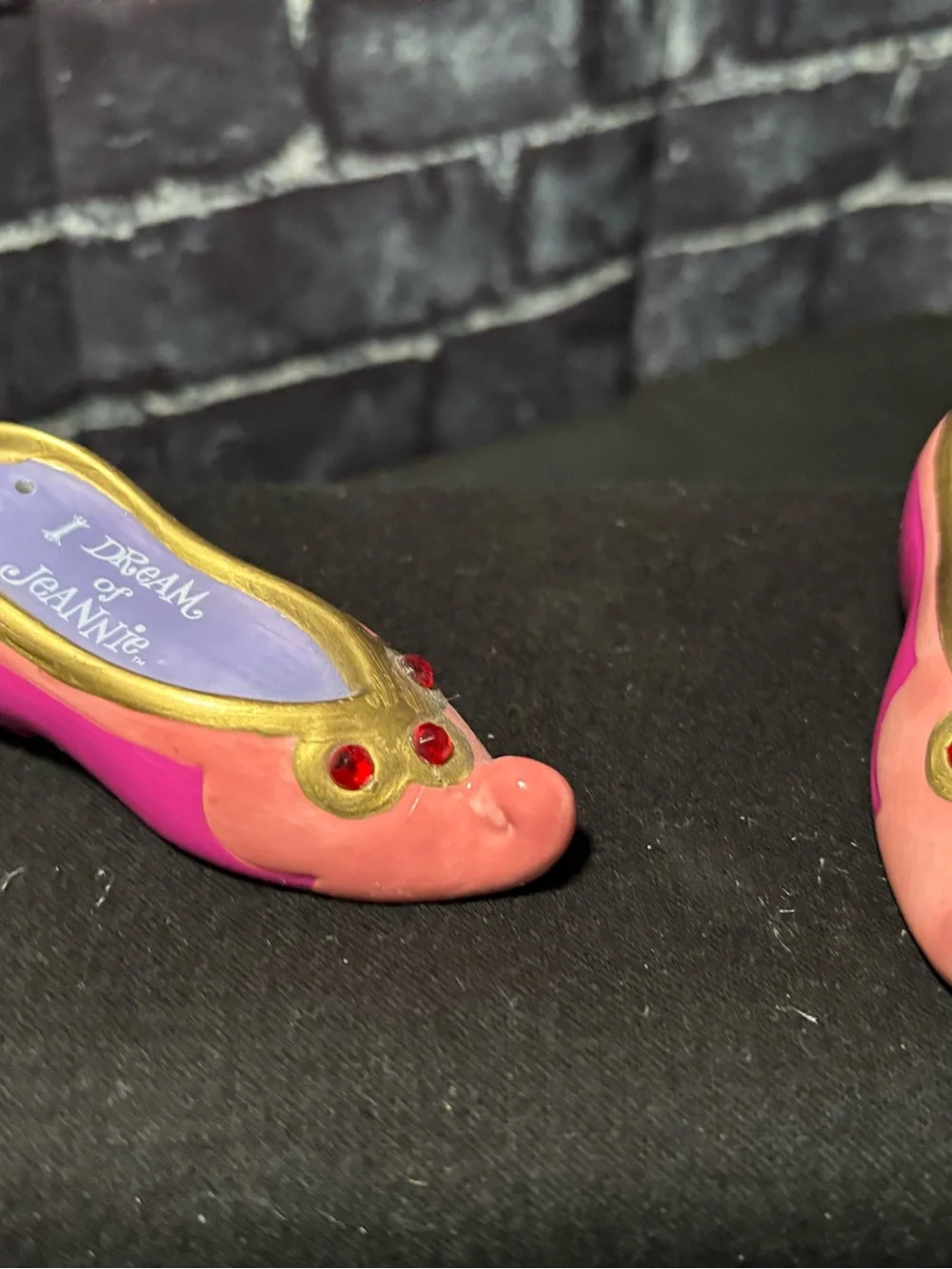 Vintage 2000 Vandor I Dream of Jeannie Shoe Salt & Pepper Shakers NIB